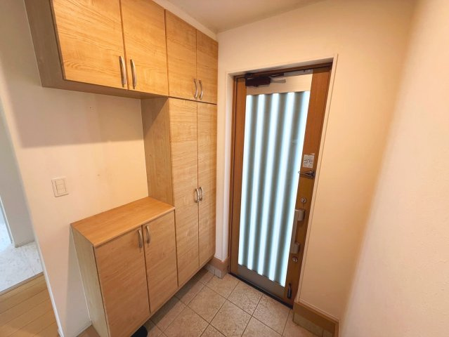 糸満市潮崎町　中古戸建の玄関