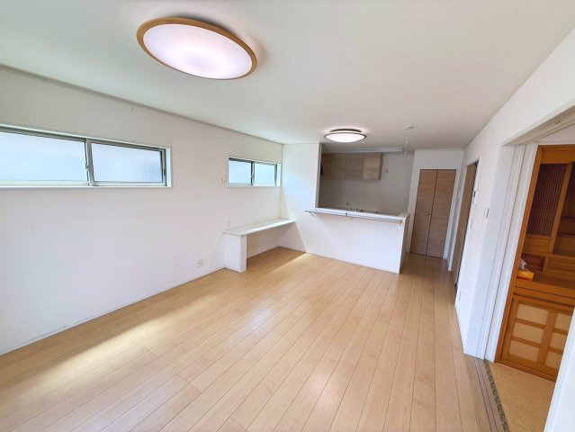 糸満市潮崎町　中古戸建の居間・リビング|LDK16.6帖