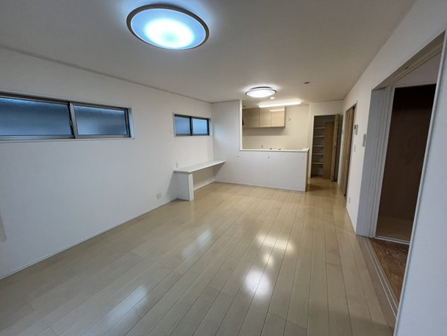 糸満市潮崎町　中古戸建の居間・リビング|LDK16.6帖