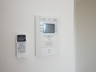 【セキュリティ】 | Luxe難波西Ⅲ | モニター付きインターホンです