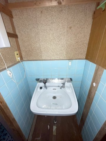 枚方市宇山東町の独立洗面台