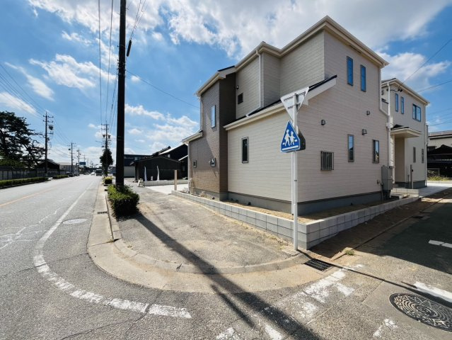 東海市養父町南堀畑61-2『仲介手数料無料』新築戸建ての前面道路含む現地写真