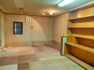 【設備】 | 箕輪町東箕輪 中古住宅⑤ | 納戸