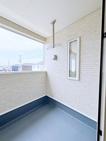 新築戸建・建売　郡山市富久山町福原第20　CRADLE GARDEN　全10棟のバルコニー|急な天候不良にも慌てず洗濯物が取り込めます！ロープなどを張れば洗濯物が干せる物干し金具付き！