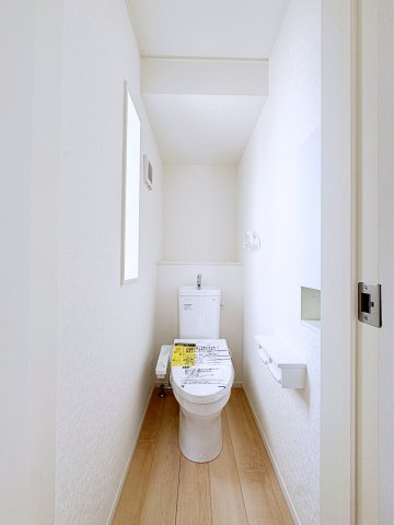 新築戸建・建売　郡山市富久山町福原第20　CRADLE GARDEN　全10棟のトイレ|サニタリー収納がついたトイレ！トイレの後ろ側にはカウンターもついているので芳香剤置き場などに便利！