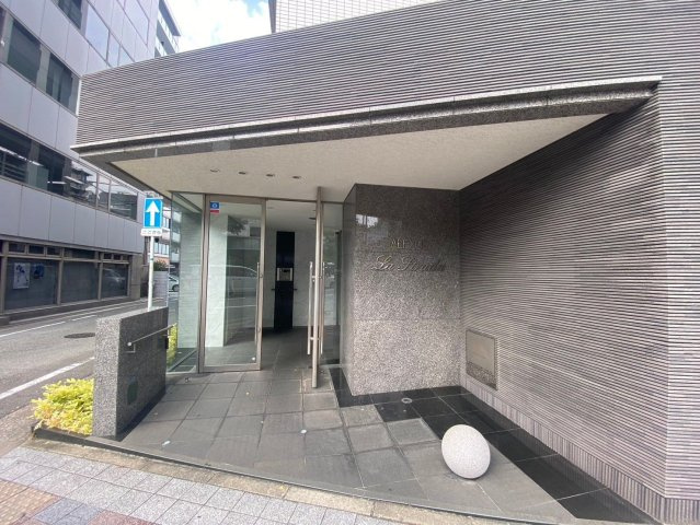 アレクサスラ・ストラーダのエントランス