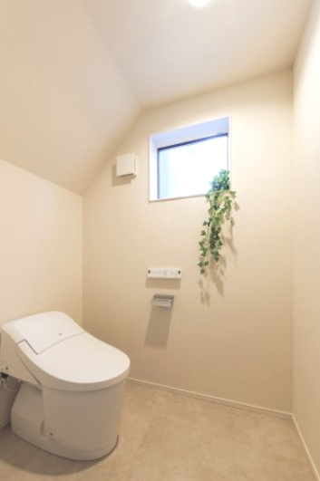 nattokuリノベ富士市宮島モデルハウスのトイレ