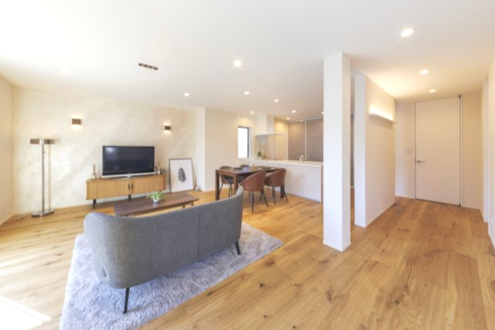 nattokuリノベ富士市宮島モデルハウスの居間・リビング