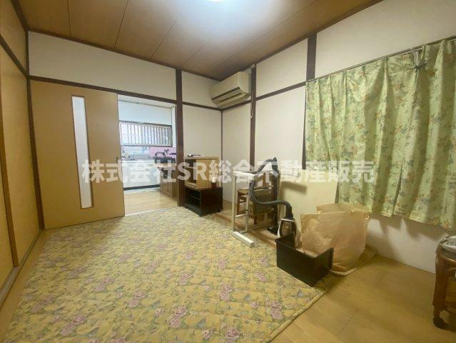 若江本町3丁目中古戸建の洋室|リビングとしても使えるお部屋です！