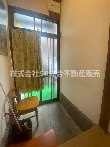 若江本町3丁目中古戸建の玄関|ゆったりとした玄関です