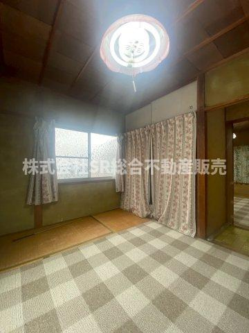 若江本町3丁目中古戸建の寝室|広くて明るい寝室