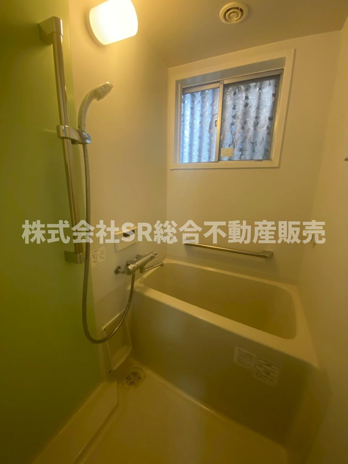 若江本町3丁目中古戸建の浴室|お風呂には窓もあり、換気がバッチリとできます☆