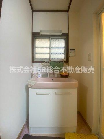 若江本町3丁目中古戸建の独立洗面台|独立洗面台、朝の身支度には欠かせません