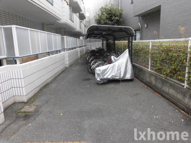 ホワイトプラザの駐車場|駐車スペースもあります