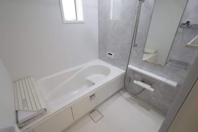 【浴室】 | 《仲介手数料無料》南区辻８丁目14-12(1号棟)新築一戸建てリナージュ | 撮影日 2025年9月30日 12:00 晴れ