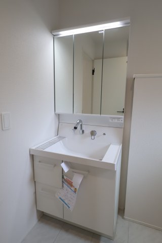 【独立洗面台】 | 《仲介手数料無料》南区辻８丁目14-12(1号棟)新築一戸建てリナージュ | 撮影日 2025年9月30日 12:00 晴れ