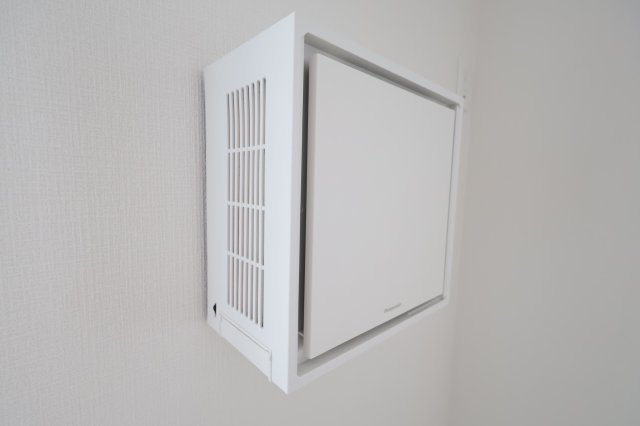 【その他】 | 《仲介手数料無料》南区辻８丁目14-12(1号棟)新築一戸建てリナージュ | 熱交換換気扇
撮影日 2025年9月30日 12:00 晴れ