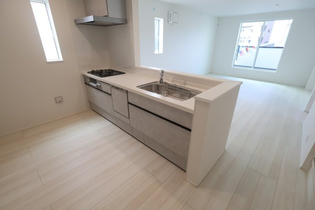 【キッチン】 | 《仲介手数料無料》南区辻８丁目14-12(1号棟)新築一戸建てリナージュ | 撮影日 2025年9月30日 12:00 晴れ