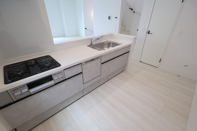 【キッチン】 | 《仲介手数料無料》南区辻８丁目14-12(1号棟)新築一戸建てリナージュ | 撮影日 2025年9月30日 12:00 晴れ