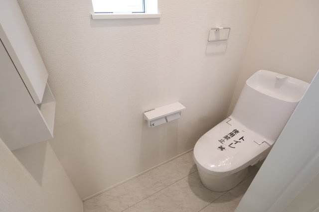 【トイレ】 | 《仲介手数料無料》南区辻８丁目14-12(1号棟)新築一戸建てリナージュ | 撮影日 2025年9月30日 12:00 晴れ