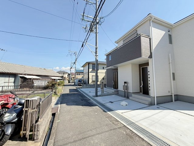 岸和田市西大路町3期の前面道路含む現地写真