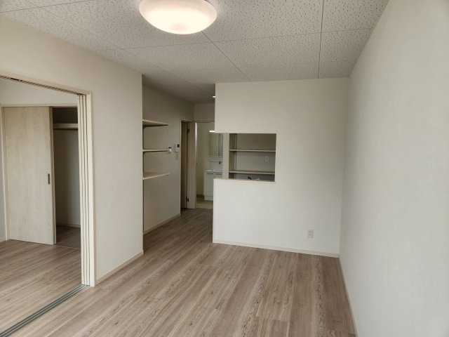 メゾンクレールの居間・リビング