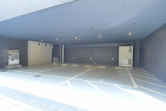 オーパスレジデンス日本橋イーストの駐車場