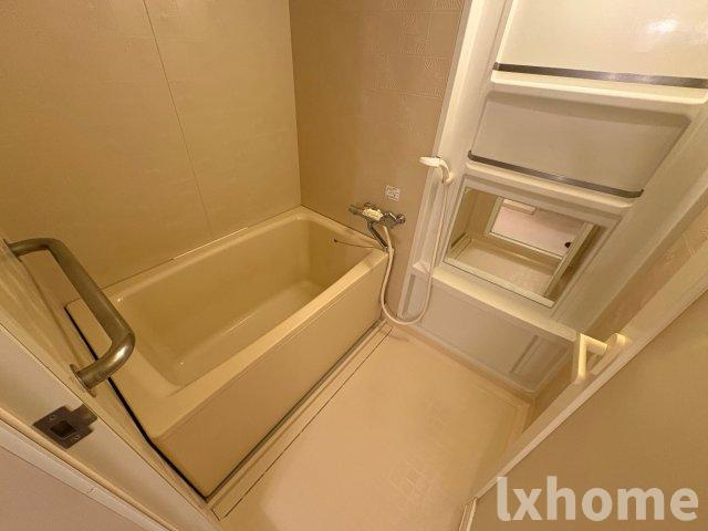 サンライズ春日丘の浴室|落ち着いた空間のお風呂です