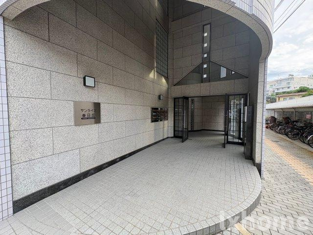 サンライズ春日丘のエントランス|毎日通るエントランスはこのようになっています