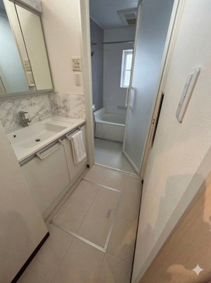 【独立洗面台】 | 大津市下阪本5丁目25-32　中古戸建 | ２階独立洗面台
※AI加工しています