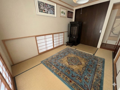 【和室】 | 大津市下阪本5丁目25-32　中古戸建 | 和室奥には大きなウォークインクローゼットがあります
※AI加工しています
