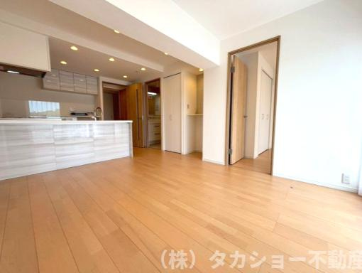 【居間・リビング】 | 稲毛芙蓉ハイツ | 7階で遮る建物がバルコニー側にないので、リビングも明るいです!!