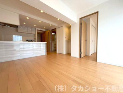 【居間・リビング】 | 稲毛芙蓉ハイツ | こちらの居間で趣味の時間をお楽しみください