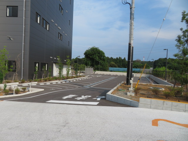 入間郡毛呂山町大字葛貫の倉庫の駐車場