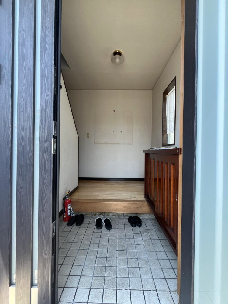 高知市十津3丁目　中古戸建ての玄関