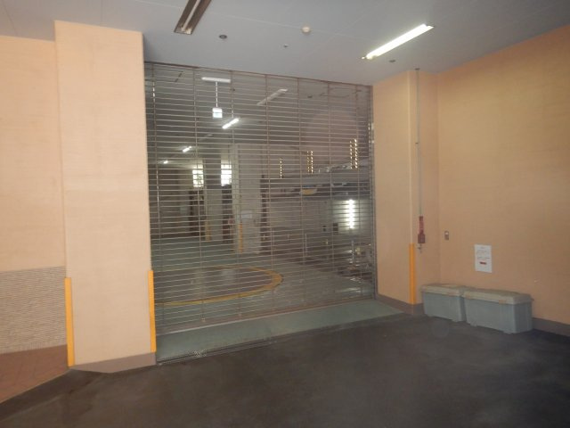 パロス白金の駐車場