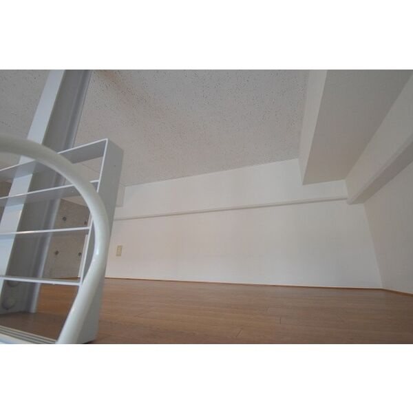 FIVE TWOの洋室|ロフト