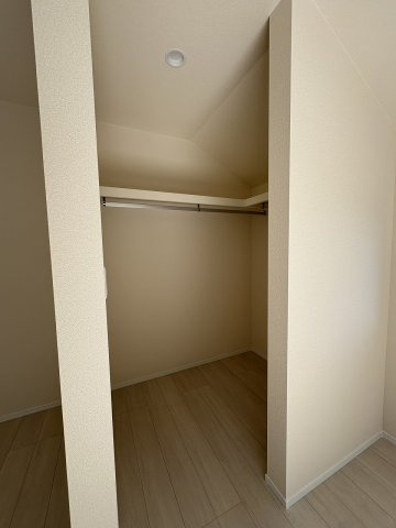 【収納】 | 福岡市東区若宮4丁目第2　4号棟（全5棟）【仲介手数料無料・0円】 | 現地写真。ウォークインクローゼットです。