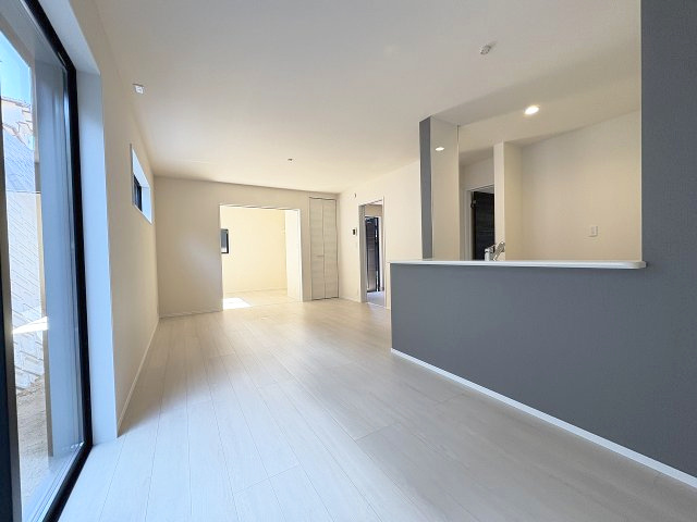 【居間・リビング】 | 福岡市東区若宮4丁目第2　4号棟（全5棟）【仲介手数料無料・0円】 | 現地写真。