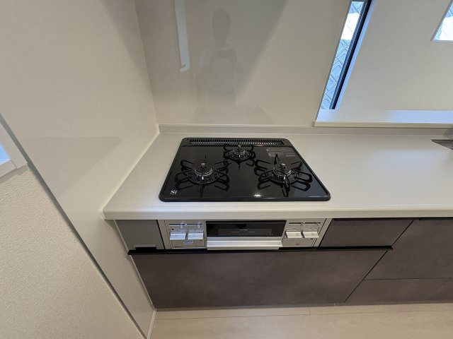 【キッチン】 | 福岡市東区若宮4丁目第2　4号棟（全5棟）【仲介手数料無料・0円】 | 現地写真。