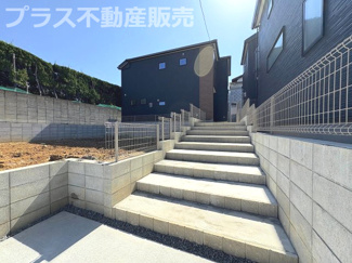 【外観】 | 現地写真。同じ物件を見るなら、プラス不動産販売にお任せ下さい。