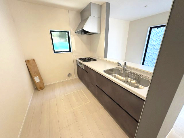 【キッチン】 | 福岡市東区若宮4丁目第2　4号棟（全5棟）【仲介手数料無料・0円】 | 現地写真。