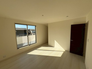 【寝室】 | 槇塚台２丁　新築分譲住宅　全２区画 | 【現地見学可能】現地周辺の環境や、駅までの道のりなど周辺環境も合わせてご確認いただき、ぜひご検討ください！ご内覧・現地見学をご希望の際は是非、イエストアまでお問合せ下さい♪