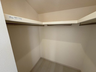 【収納】 | 槇塚台２丁　新築分譲住宅　全２区画 | ウォークインクローゼットやファミリークローゼットもあるますね！収納場所に困らず綺麗な室内を保てそうですね！