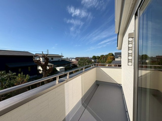 【バルコニー】 | 槇塚台２丁　新築分譲住宅　全２区画 | 【南面バルコニーで日当り良好】開放感のあるバルコニーです♪お洗濯も楽々快適に干せますよ♪