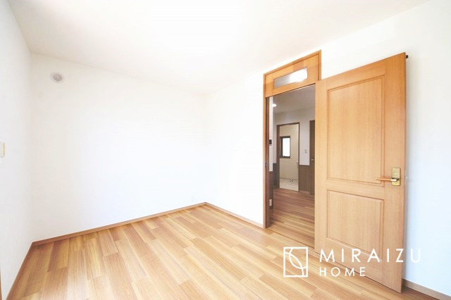 【その他】 | 小鳥の鳴き声で目覚める朝、爽やかな風が入ります。太陽の陽射しでお洗濯物がカラッと乾き、気持ちの良い洋服とお布団で快適に過ごせます。