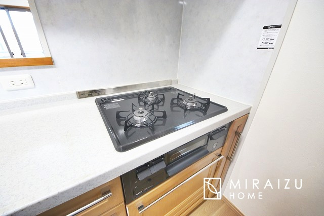 【キッチン】 | 実際のお部屋をごゆっくりご見学いただけます。お休みの日にご家族で見学はいかがでしょう。
