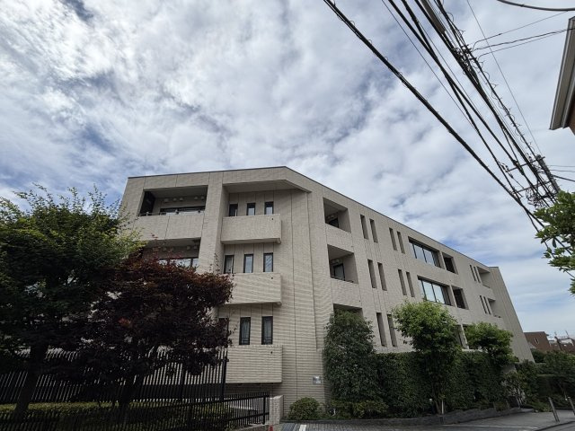 ハイレーゼ三軒茶屋の外観