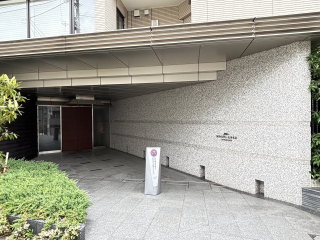 ハイレーゼ三軒茶屋のエントランス