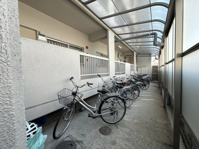 ニューハイツ新在家の駐車場